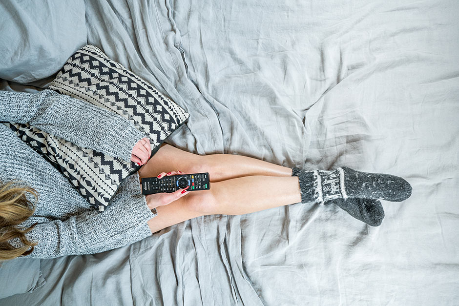 8 Cozy Bedroom Tips to Make a Winter Wonderland